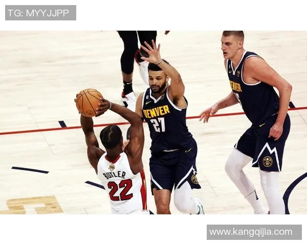 掘金与爵士常规赛精彩对决展现球队实力与战术博弈