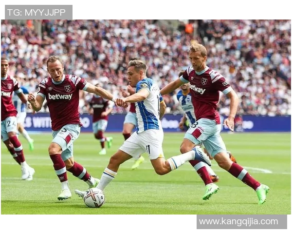 曼联与曼城阵容对比分析揭示两队实力差距与战术特点