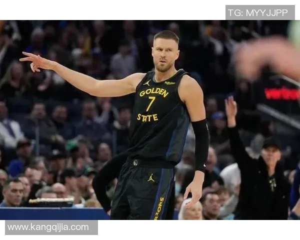 波尔津吉斯与戴维斯的巅峰对决谁能在赛场上笑到最后